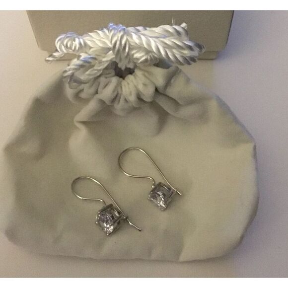 New~Sparkling 2Ct Round Sim Diamond Leverback Earrings~.925 Sterling Silver - Picture 2 of 2